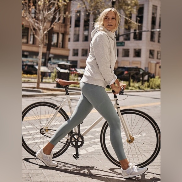 NWOT Athleta Sage Green Leggings - Picture 6 of 13